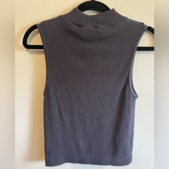 C’EST MOI-BAMBOO RIB SLEEVELESS MOCK NECK ТОР - os - Picture 3 of 6